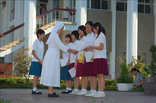 校內週會轉頒獎狀(2)