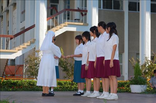 校內週會轉頒獎狀(1)